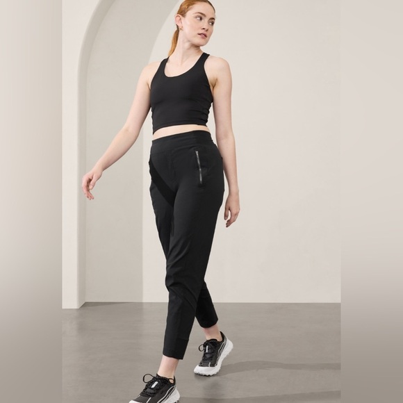Athleta Pants - NWT Trekkie North Black Jogger Size 6/T